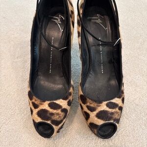 Giuseppe Zanotti Leopard pumps with Ankle Strap